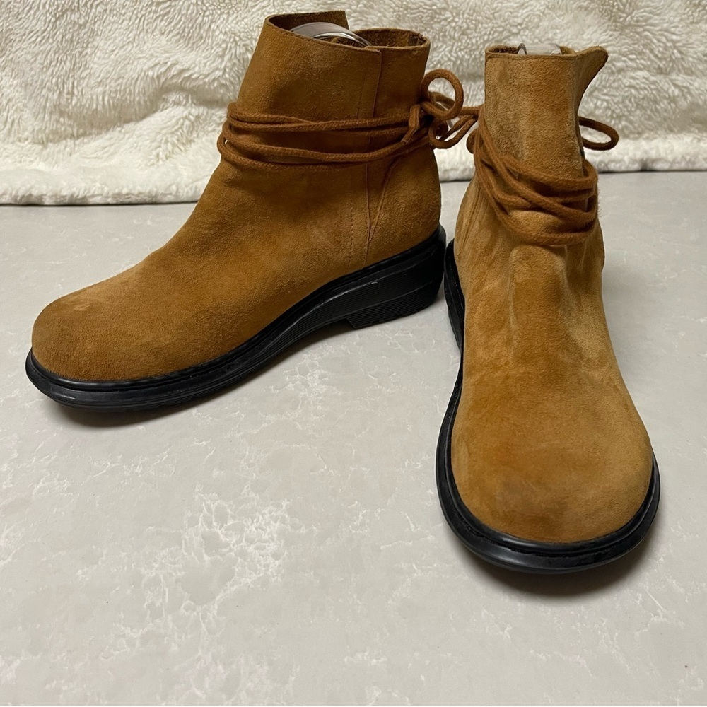 Dr. Martens Shelby High Tie Chukka Boot - Picture 4 of 9